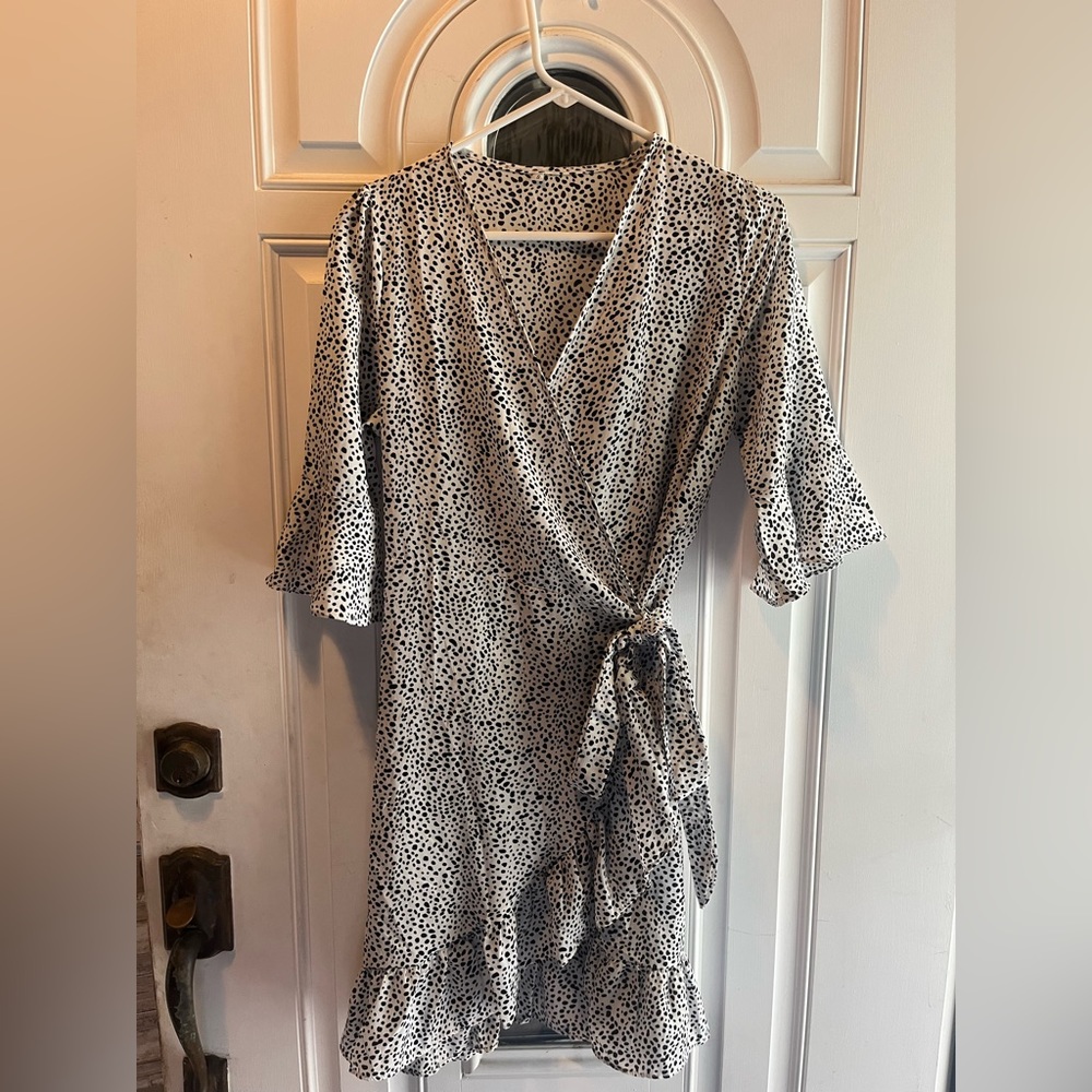 White & black wrap dress EUC size s